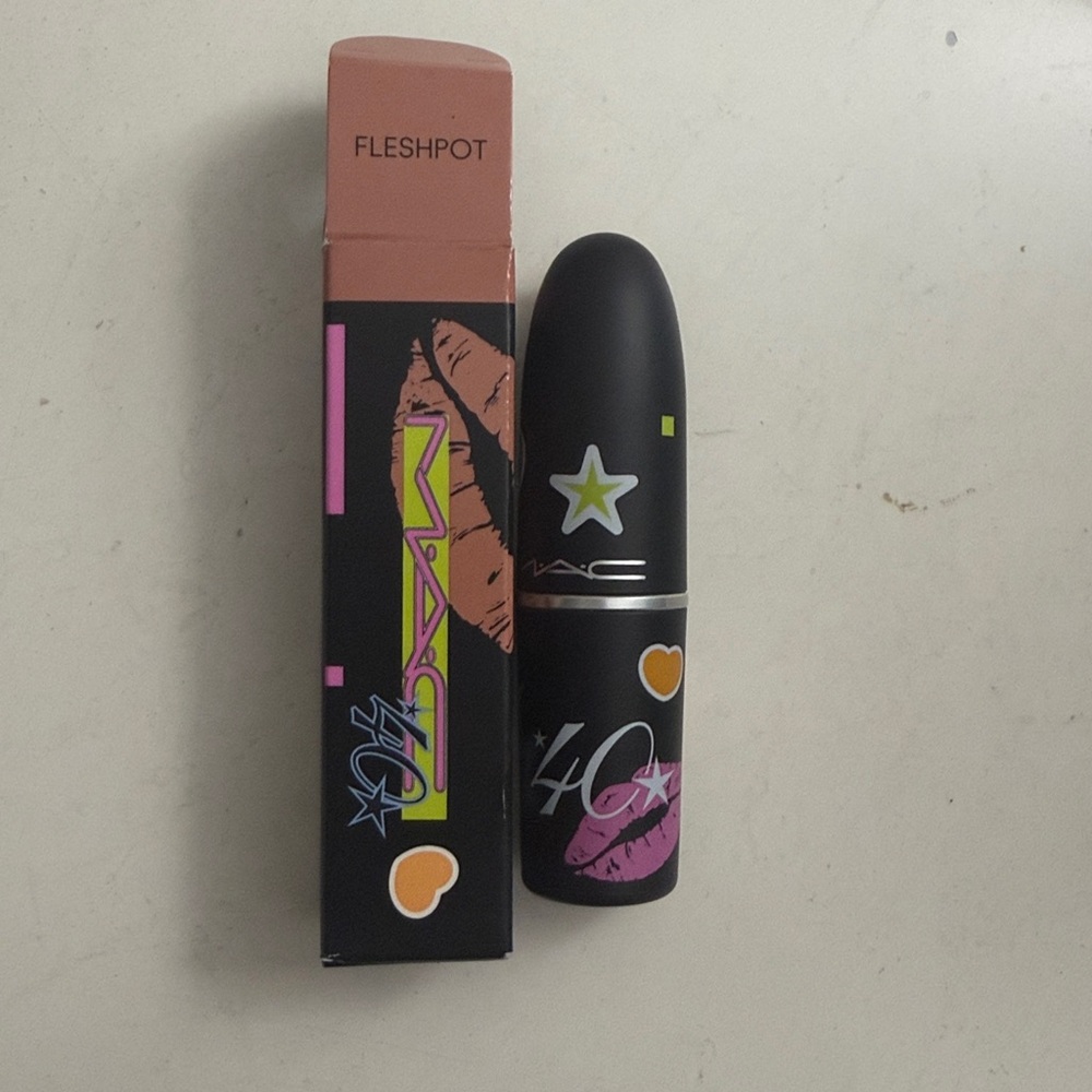 MAC limited edition 40 years of mac lipstick - Fleshpot - Picture 2 of 7